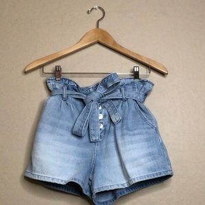 Light-Wash 5 Button Belted Shorts [AMERICAN EAGLE]